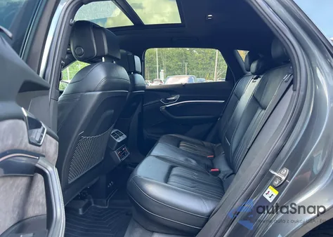 2019 Audi E-Tron Prestige из США, поврежденный, VIN WA1VAAGEXKB008179